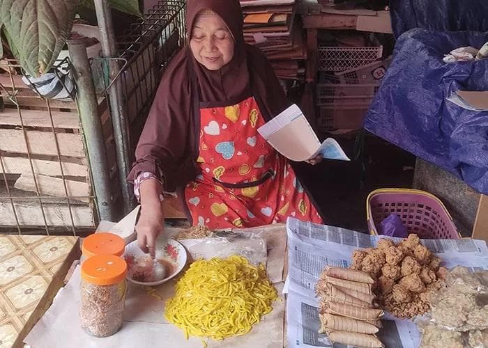 Penjual mi pentil di Pasar Kota Wonogiri. (Radarsolo/Iwan Adi)
