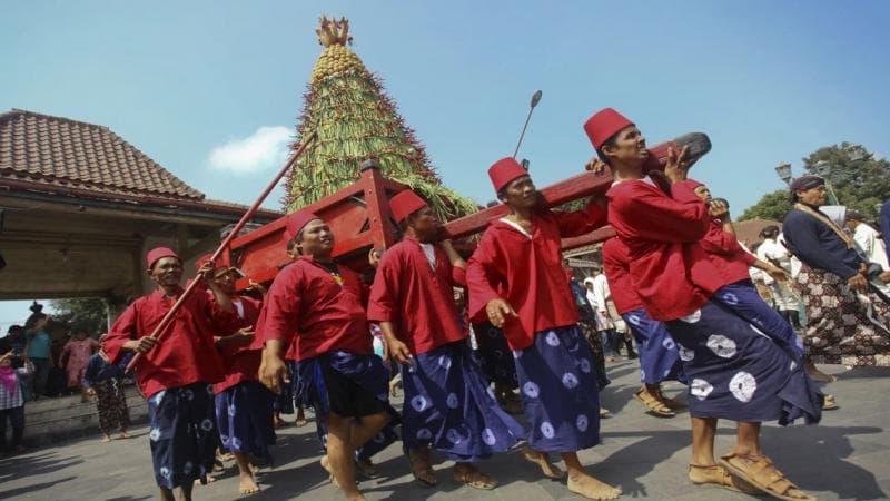 Rangkaian Peksi Burak diarak menuju Masjid Gedhe Yogyakarta. (Viva)