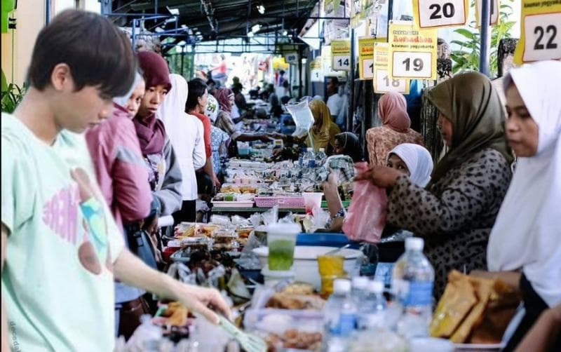 Pembahasan takjil war di Indonesia bikin Ramadan jadi semakin meriah. (Twitter/decedalueeee)