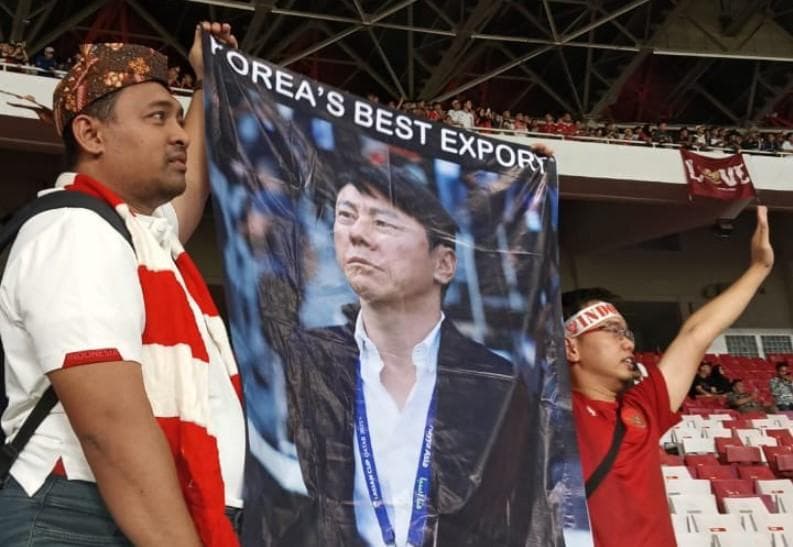 Nama Shin Tae-yong terus dielu-elukan penggemar sepak bola Indonesia. (Twitter/rarcnvs)