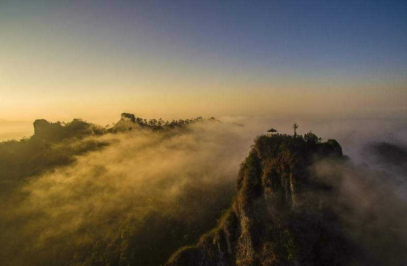 Pemandangan Puncak Suroloyo, Kahyangan Tempat Para Dewa Bersemayam