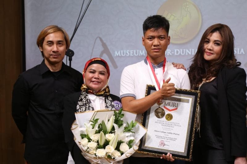 Mainkan 37 Lagu Nonstop, Siswa Imaculata Autism Boarding School Raih Rekor Muri