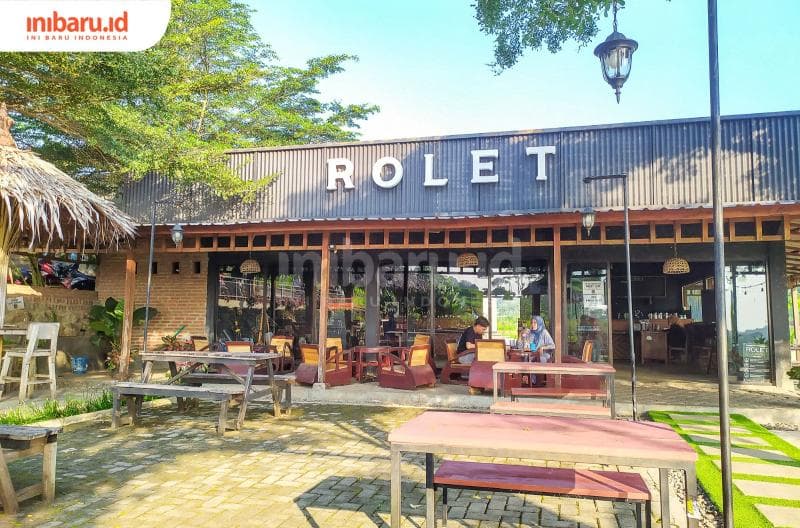 Cafe Rolet Jepara: Lidah Digoyang Kudapan, Mata Dimanja Muria