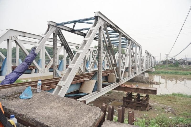 Ganti Rel, Sebagian Akses Jalan Madukoro Semarang Ditutup