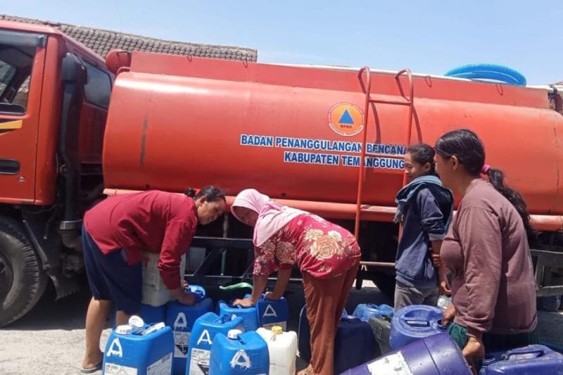 BPBD Temanggung Droping Air Bersih, Prediksi Kekeringan Meluas di 2024