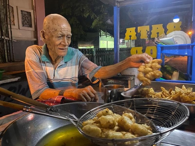 Batagor Mbah Suyuti, Melegenda di Jalan Singosari Semarang Sejak 1991