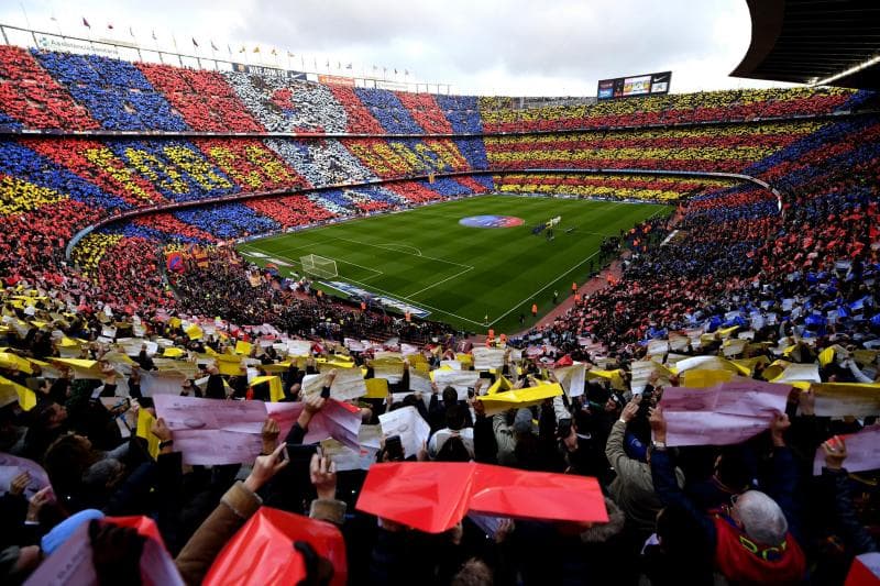Nama stadion Camp Nou milik Barcelona akan disewakan demi penggalangan dana penanganan Covid-19. (Twitter.com/ChampionsLeague)