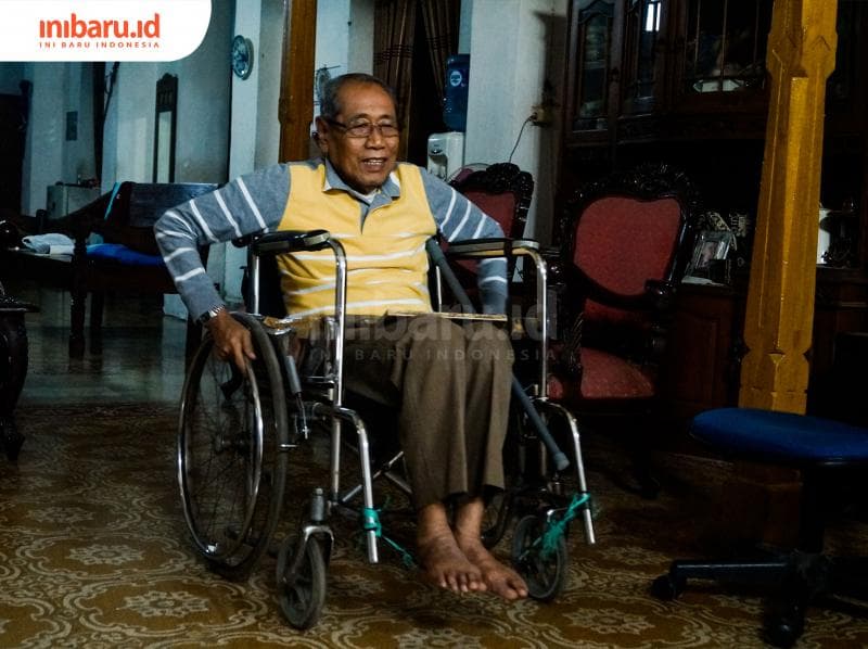 Kolonel Purn. Nursahit, menghabiskan masa tuanya di sebuah kursi roda. (Inibaru.id/ Audrian F)<br>