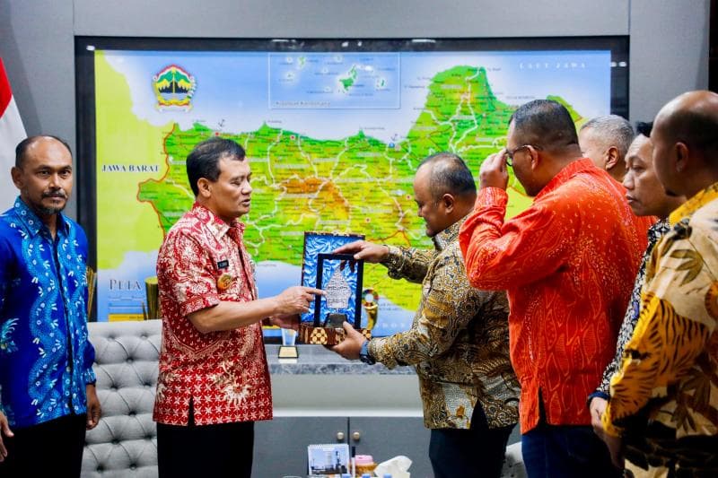 Gubernur Jateng Dorong Percepatan Pengembangan Pelabuhan Tanjung Emas dan Batang
