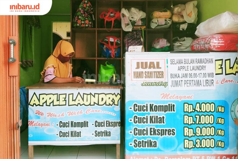 Jasa <i>Laundry</i>&nbsp;masih diminati selama pandemi corona (Inibaru.id/Rafida Azzundhani)