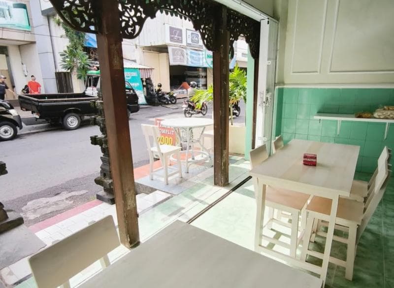 Warung Londo Warsoe Solo, Tempat Makan Bergaya Barat yang Digemari Warga Lokal