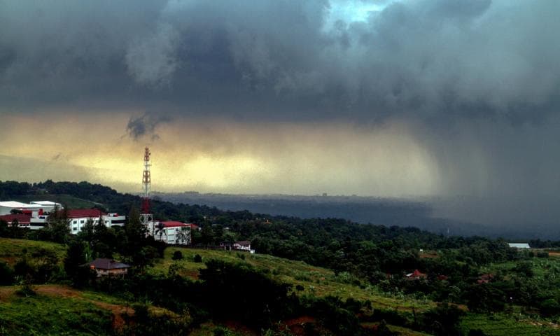 Jaga Buah Hati; Potensi Cuaca Ekstrem Masih Mengintai hingga Awal 2026!