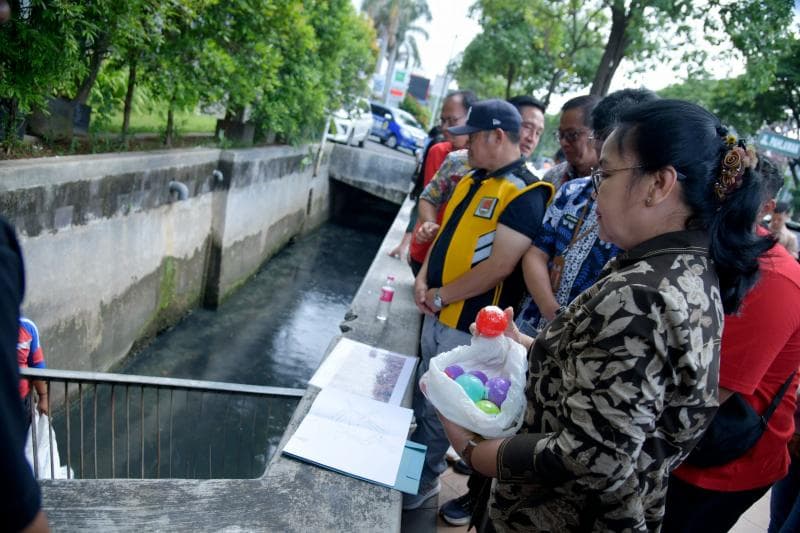 Mitigasi Banjir Kota Semarang; Pakai 'Bola GPS' untuk Lacak Titik Penyumbatan Air