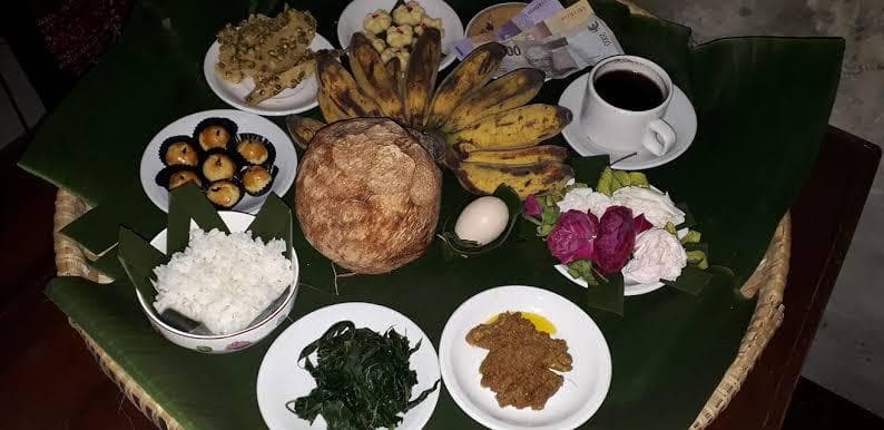 Mengenal Tradisi Pancen; Cara Orang Jawa 'Menjamu' Leluhur Jelang Hari Raya