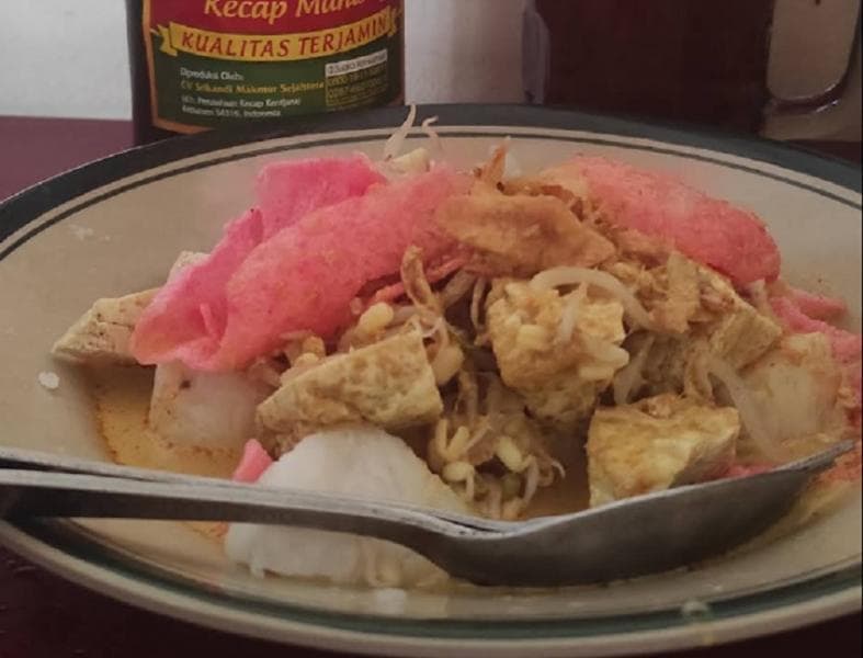 Lezatnya Kupat Tahu Hj Sapen di Kabupaten Cilacap