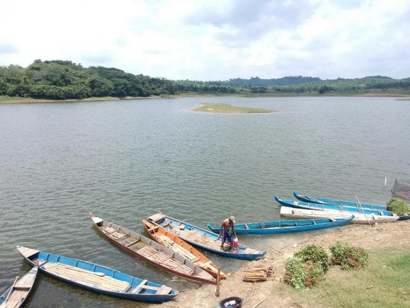 Tenangnya Berwisata di Waduk Greneng Blora