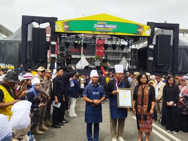 Ludes 10.000 Porsi! Festival Sambel Tumpang Sragen Resmi Pecahkan Rekor Dunia
