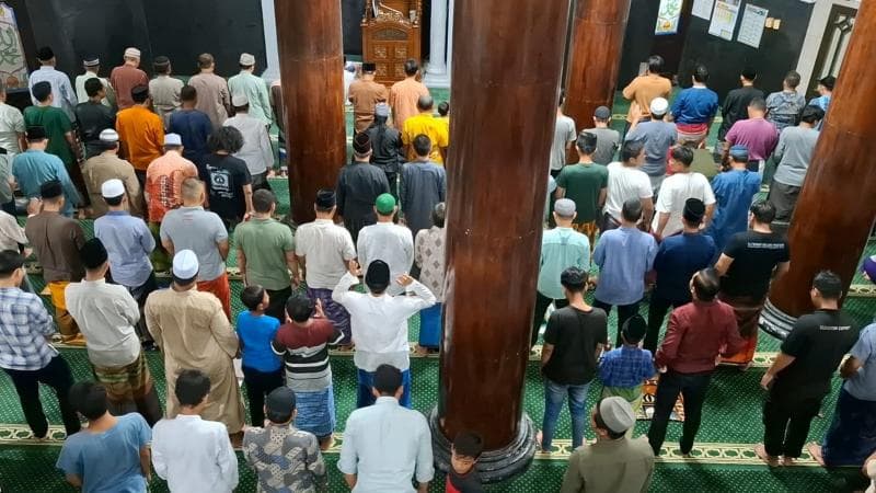 Boleh Nggak Sih Pulang Setelah Tarawih 8 Rakaat di Masjid Lalu Witir di Rumah?