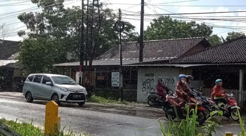 Menguak Asal Istilah 'Udan Kethek', Fenomena Hujan Turun saat Cuaca Sedang Panas