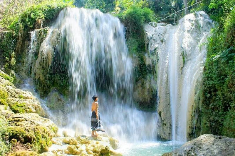 Segarnya Pemandangan Alam Air Terjun Kembang Soka di Kulon Progo, DIY