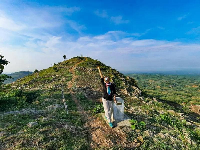 Menilik Keindahan Puncak Gunung Mundri di Kecamatan Jepon, Blora