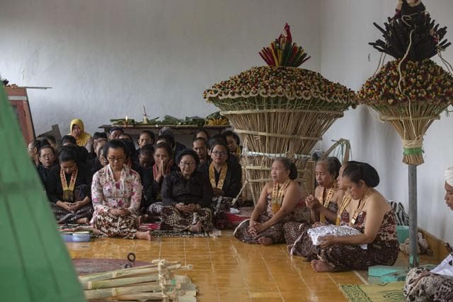 Numplak Wajik, Ritual 'Pondasi' Gunungan yang Penuh Simbol Doa dan Penolak Bala