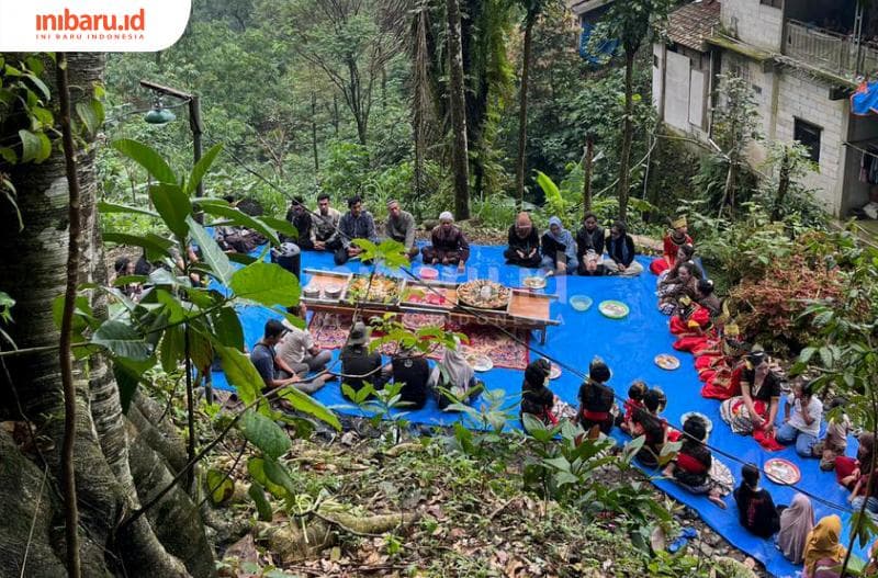 Kirab Tumpeng di Lereng Muria; Ikhtiar Pemuda Duplak Menolak Balak