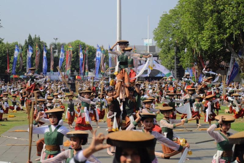 670 Penari Bawa Tari Lajur Caping Kalo Kudus Pecahkan Rekor MURI