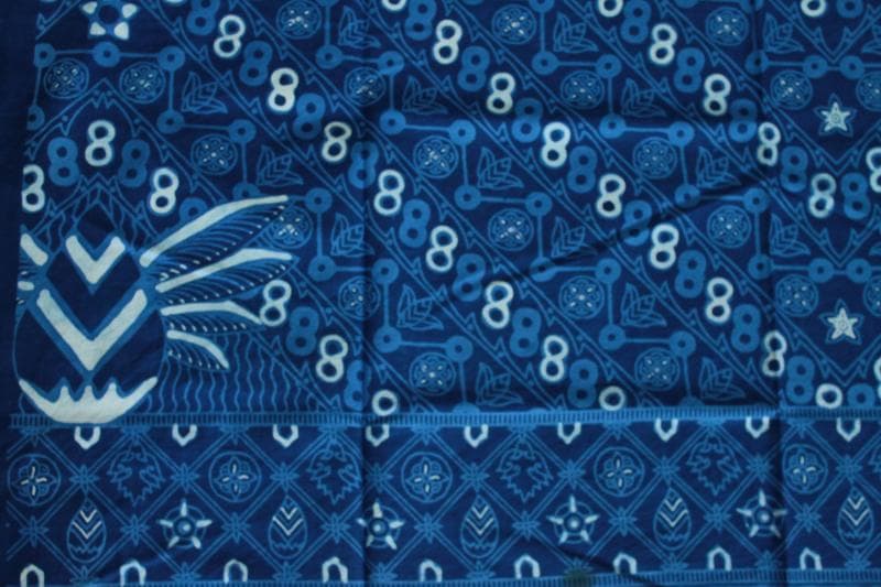 Simbol angka delapan adalah ciri paling menonjol dari batik geblek renteng. (galerisembungbatik)<br>