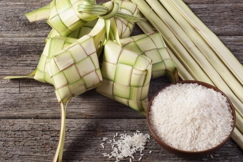 Perhatikan jenis beras ketika membuat ketupat.&nbsp; (Shutterstock)