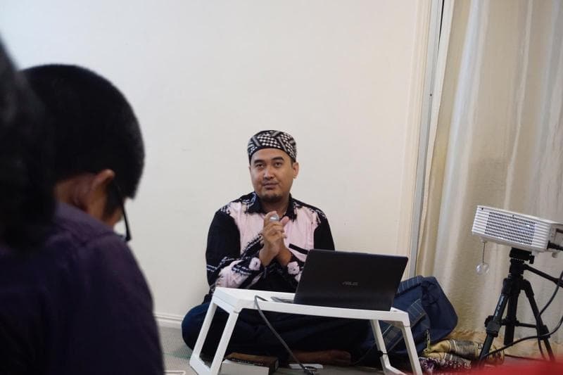 Ahmad Rizky Mardhatillah Umar sedang menjadi pembicara. (Dok. Ahmad Rizky Mardhatillah Umar)