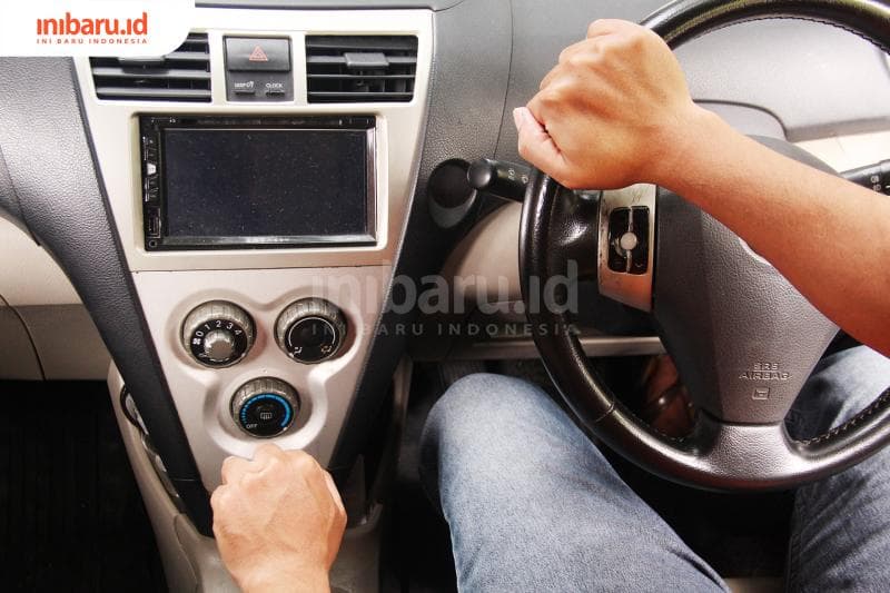 Ilustrasi menyetir mobil. (Inibaru.id/Triawanda Tirta Aditya)<br>