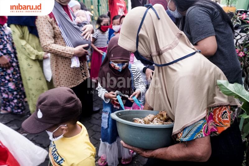 Ternyata di Pedurungan Tengah Kota Semarang terdapat Tradisi Bagi-bagi Kupat Jembut. (Inibaru.id/ Audrian F)<br>