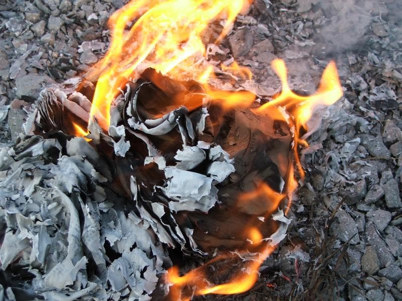 Membakar sampah ternyata bisa berbahaya bagi kesehatan tubuh. (Flickr/

LearningLark)