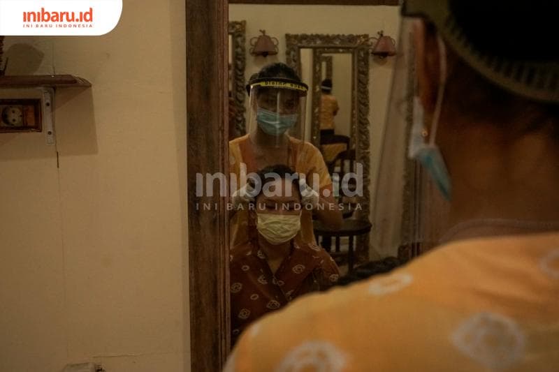 New Normal, Siap-Siap Dilayani Terapis Pijat Berpakaian APD Lengkap