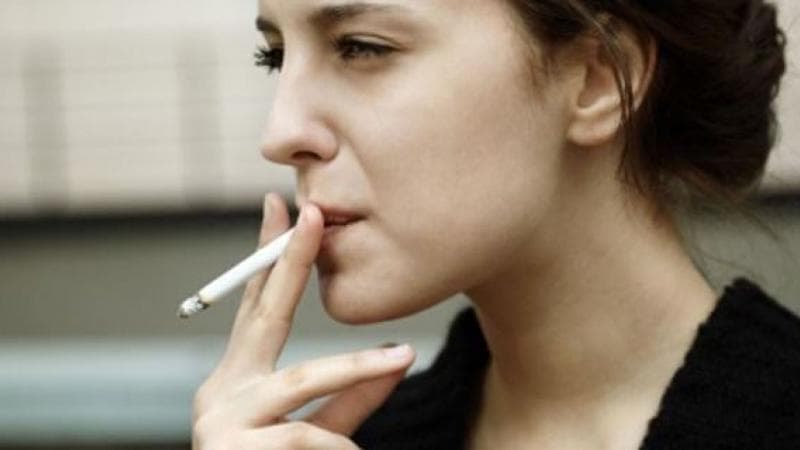 Rokok bisa bikin kadar kolesterolmu meningkat, lo. (Fox News)<br>