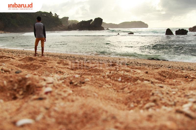 Tips aman liburan ke pantai saat masa new normal. (Inibaru.id/Triawanda Tirta Aditya)