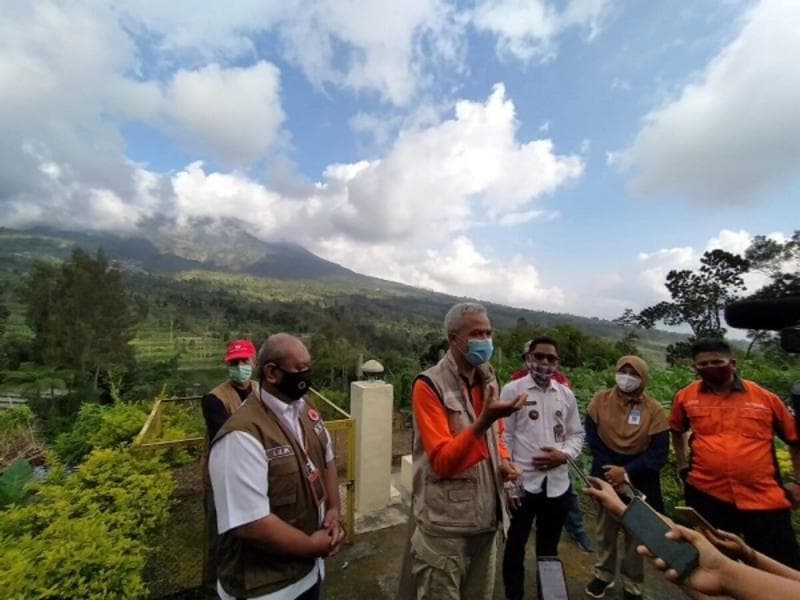 Ganjar Pranowo saat mengunjungi lereng Merapi beberapa saat lalu. (Solopos/Bayu Jatmiko Adi)
