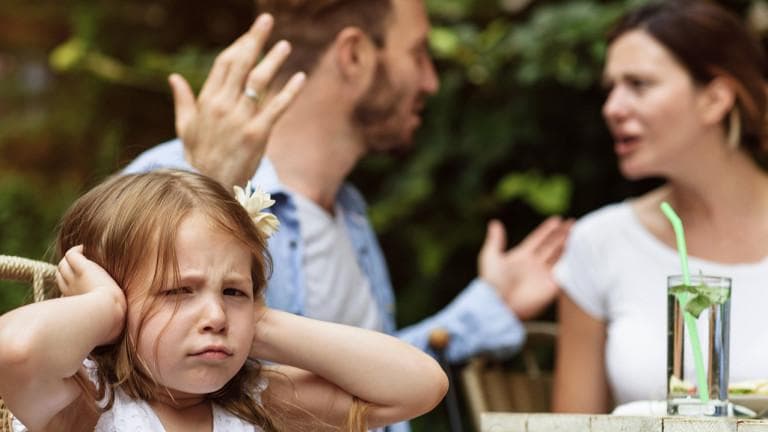 Ilustrasi: Jangan pernah berdebat di depan anak. (Todays Parent)