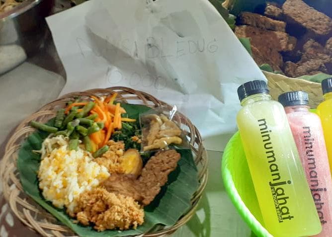 Cuma Rp 10 Ribu, kamu bisa kenyang dengan nasi bleduk khas Gondoriyo, Semarang. (Inibaru.id/ Sitha Afril)