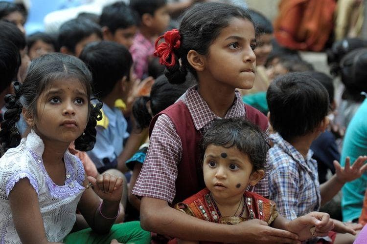 Di India anak-anak umumnya dinamai dari Kakek. (Noah Seelam/AFP)