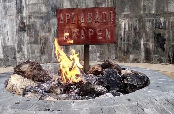 Api Abadi Mrapen. (Blog Daerah Kita)
