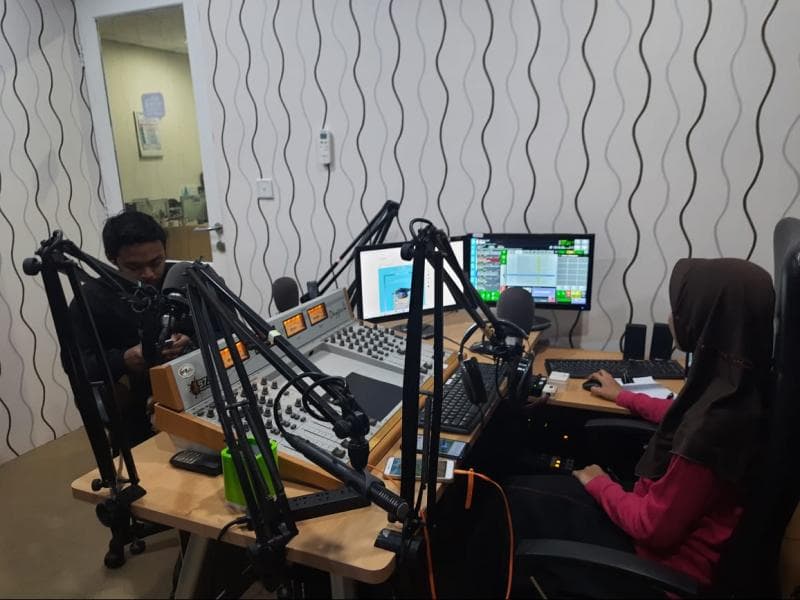 Thriyani Rahmania menganggap radio bisa jadi tempat belajar yang istimewa. (Doc. Thriyania)<br>