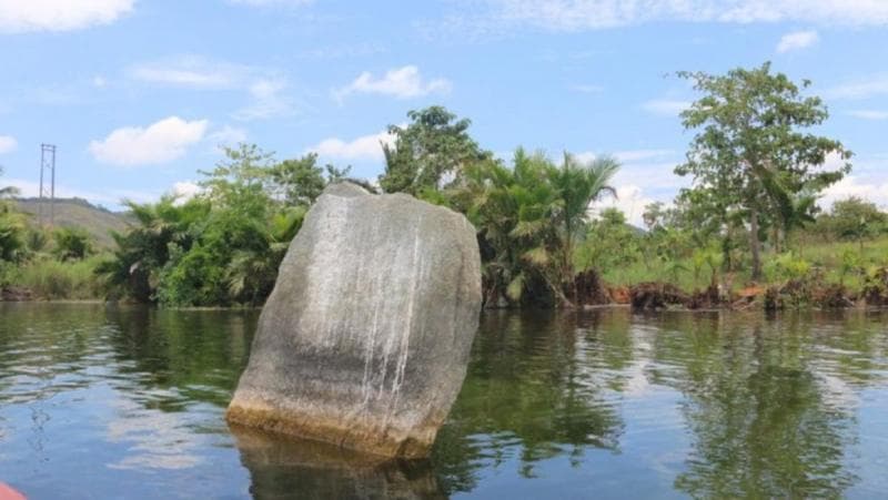 'Batu Beranak' muncul di tengah Danau Sentani, Kabupaten Jayapura, Papua (Minews/Badan Arkeologi Papua)