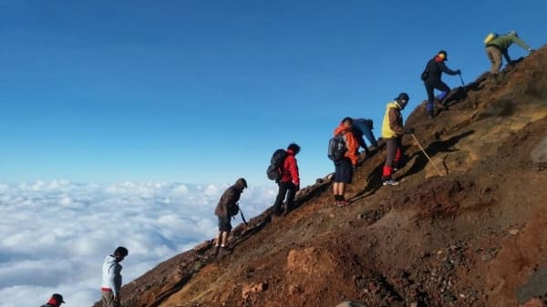 Jalur pendakian Gunung Slamet ditutup mulai 10 Januari 2019. (We Travel)