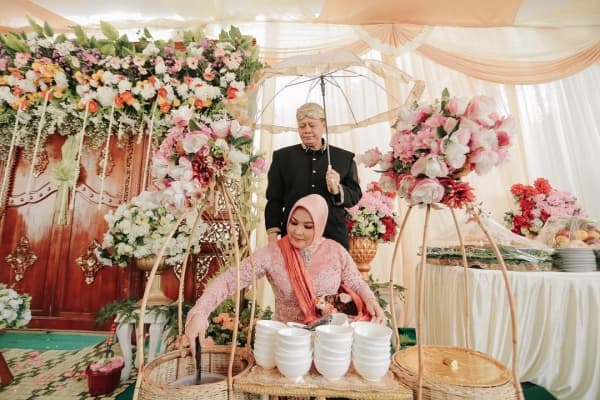 Adol Dawet dan Pesan Orang Tua untuk Anak Perempuannya yang Akan Segera Menikah