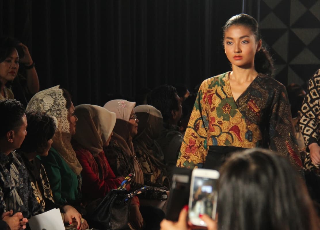 Batik Tegalan saat dipamerkan dalam sebuah pergelaran fesyen di Jakarta. (Vimanews)