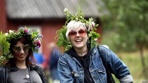 Remaja Finlandia terlihat sangat gembira. (Reuters)