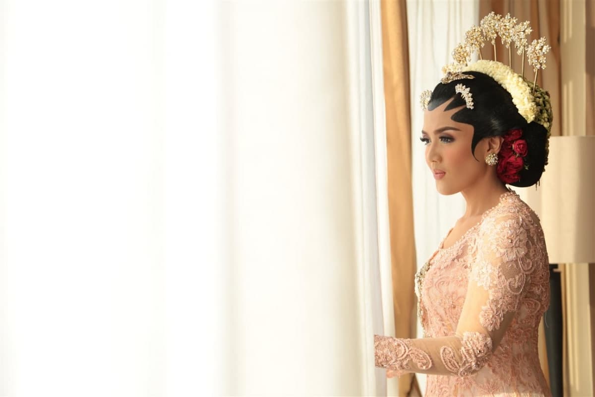 Selain cantik, riasan pengantin Jawa ternyata memiliki makna yang mendalam. (Seputarpernikahan)
