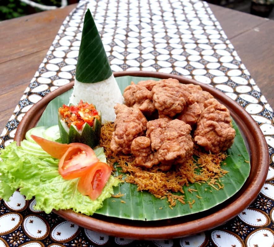 Ayam mangi, salah satu masakan di Warung Dhahar Pulo Segaran yang terinspirasi dari "Serat Centhini". (Tembi)